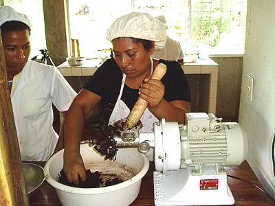 handmakingdagobachocolate.jpg