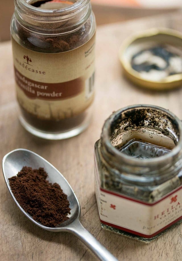 vanilla beans and vanilla extract