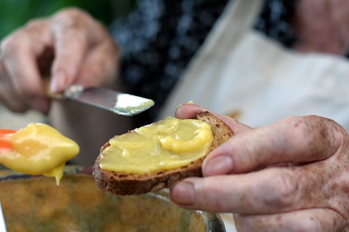 spreading garlic mayonnaise