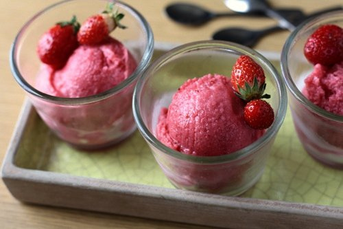 vegan strawberry ice cream