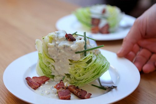 iceberg salad with bleu cheese dressing