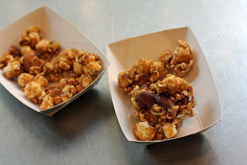 almond caramel corn
