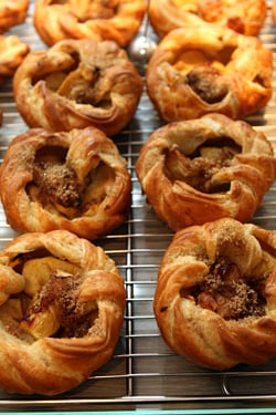 Poilรขne apple tarts