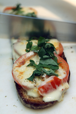 Poilรขne bread tartine