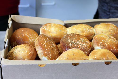 hamburger buns at Le camion qui fume