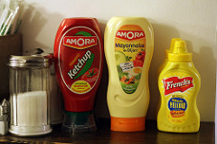 Hamburger condiments