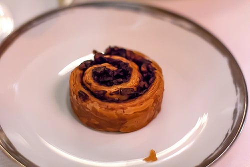 Restaurant Le Meurice (olive bread)