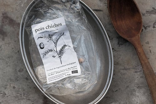 Chickpea, lemon and mint salad