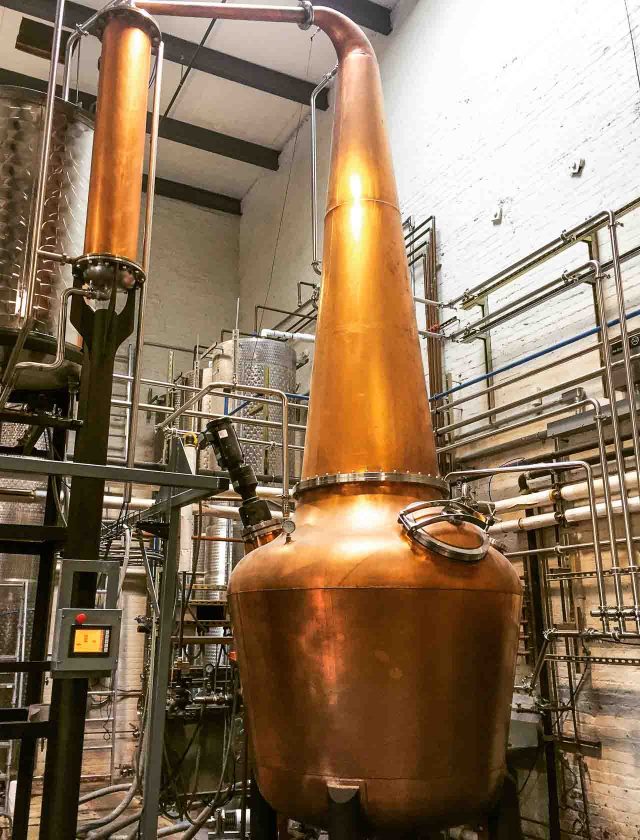 Breukelen distilling Chin Up cocktail copper still