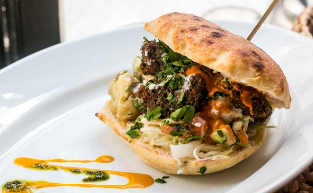 merguez-and-pastrami-paris-delicatessen-restaurant-5