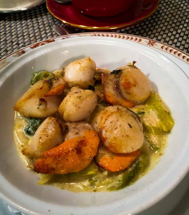 Scallops of Moissonnier Paris restaurant